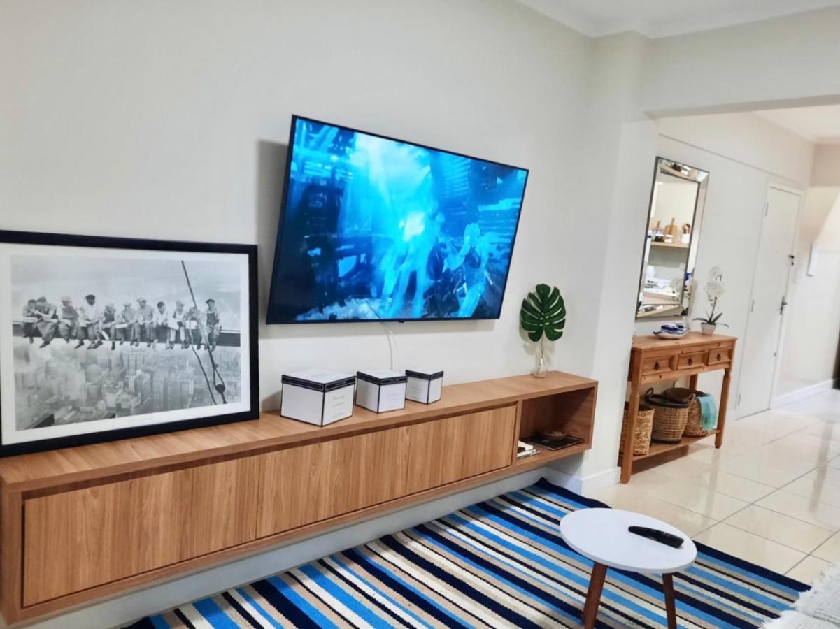 Pé na areia. Recém reformado. No melhor pedaço de Balneário. Balneario Camboriu Exterior foto